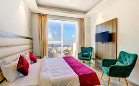 Luxe Resorts - Centrally Heated Air Conditioned Hotel In The Heart Of Kasauli